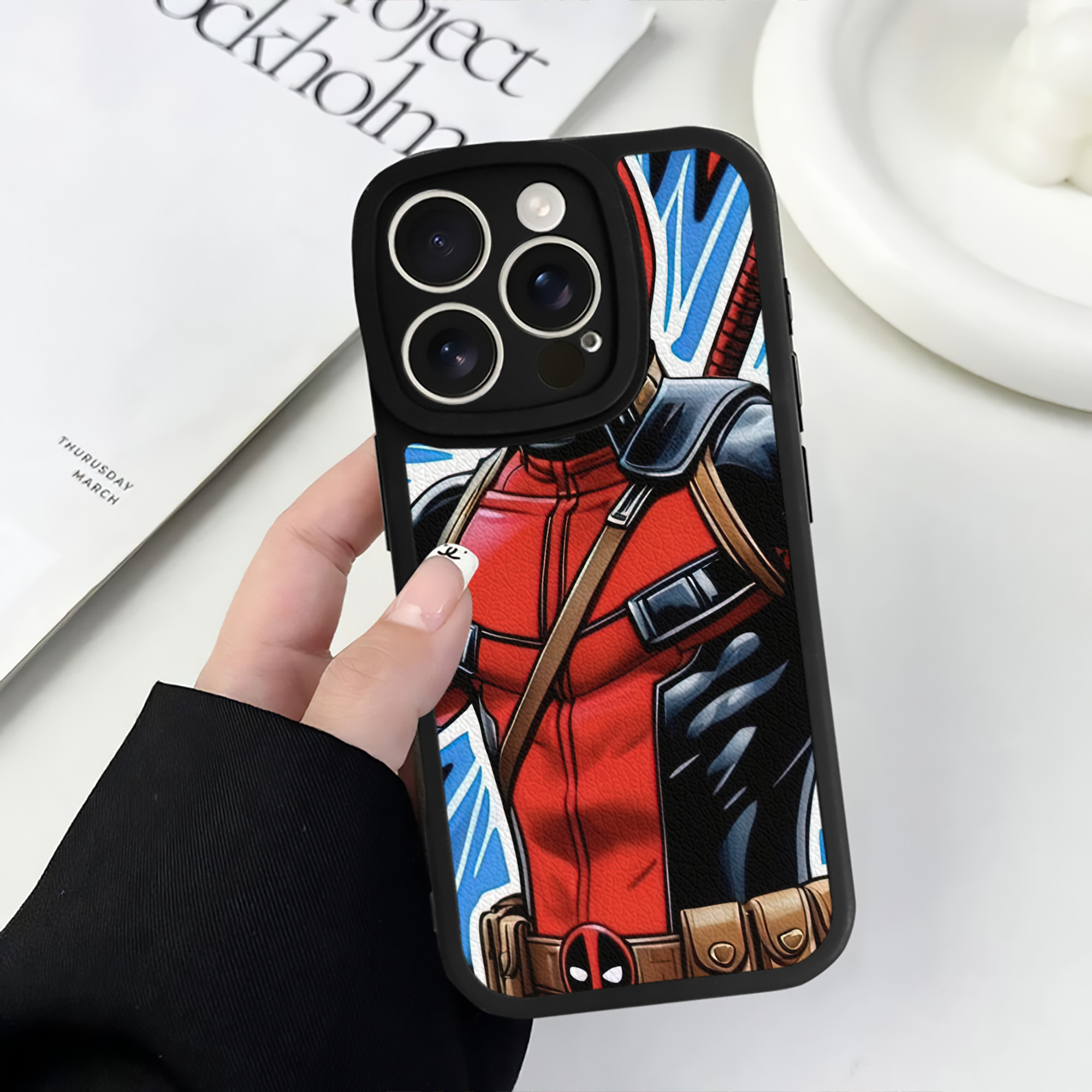 （画像用） Deadpool デッドプール 【iPhone 16シリーズ対応】シリコンスマホケース（レザー調） 材質：シリコン